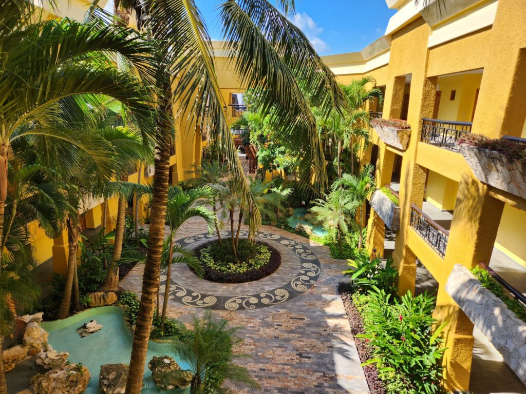 picture of a courtyard with tropical plants