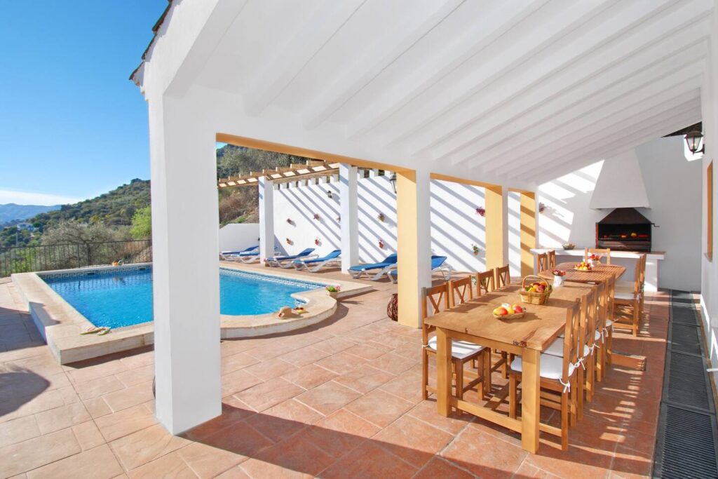 picture of a dining table by a pool