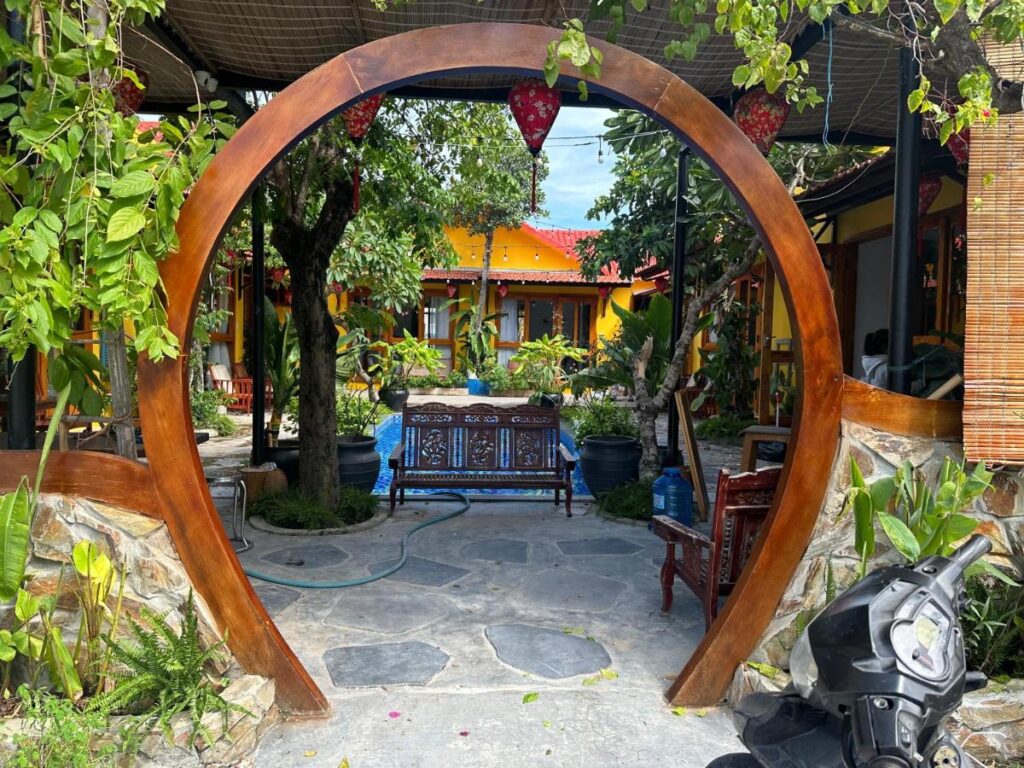 Round shaped entrance to a hotel with lots of green plants